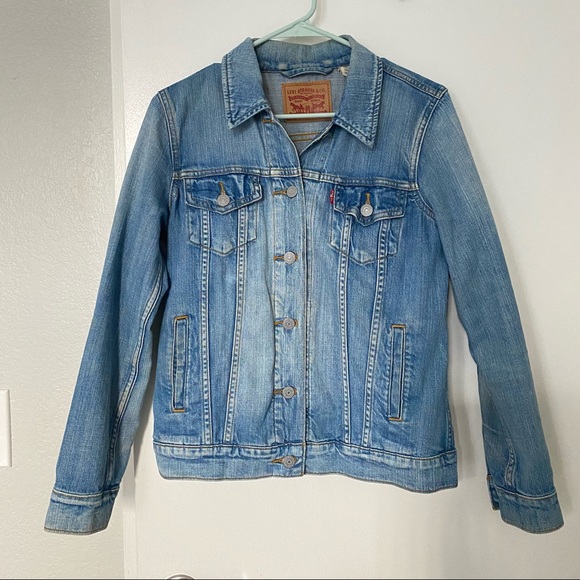 Levi's Jackets & Blazers - Levi’s denim jacket